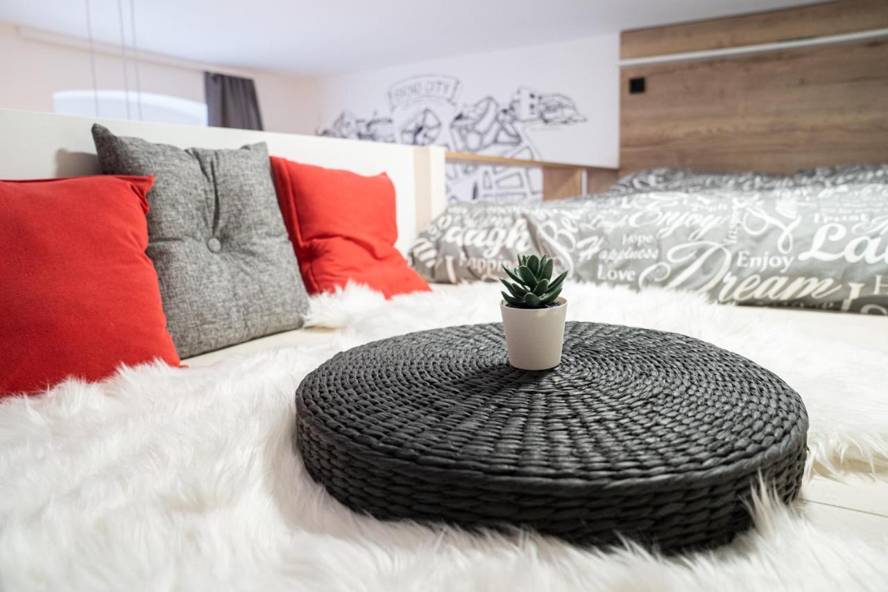 Brno City Apartment Near Malinovskeho Square ภายนอก รูปภาพ